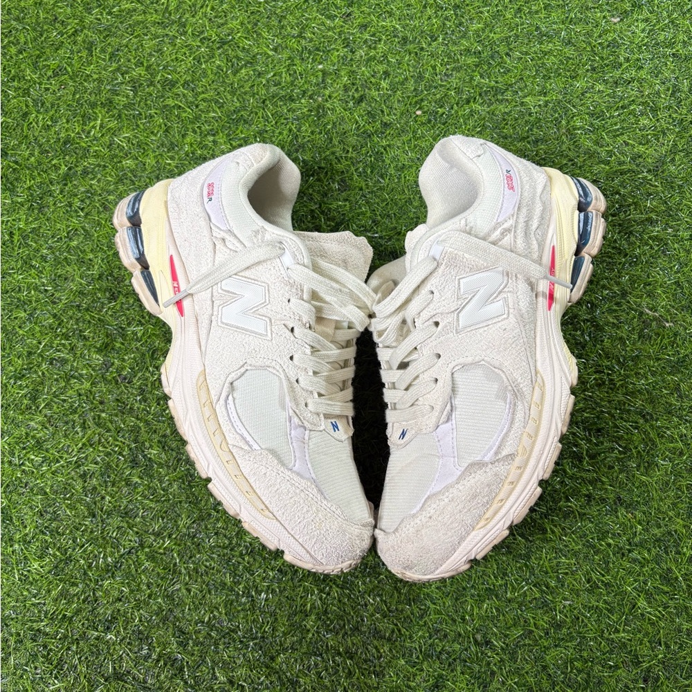 New Balance Cream Sneakers 2002r